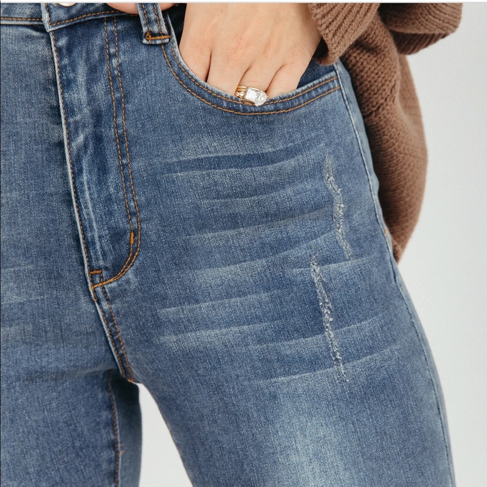 NWOT Kittenish Distressed Dark Wash Jeans - Picture 5 of 8